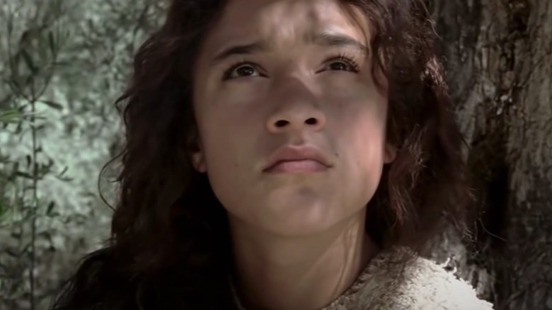 Keisha-Castle Hughes looking up