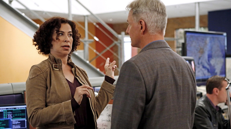 Vera talks to Gibbs in 