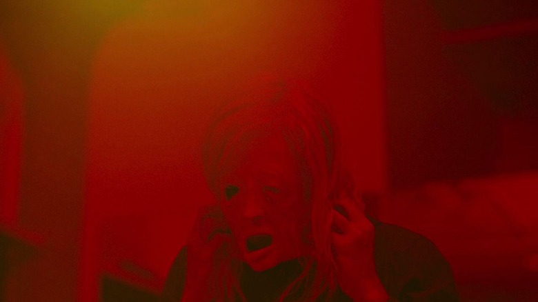 Possessor mask woman scream