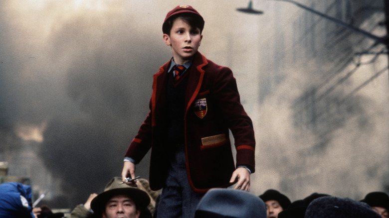 Jim standing above a crowd in Empire of the Sun (1987)