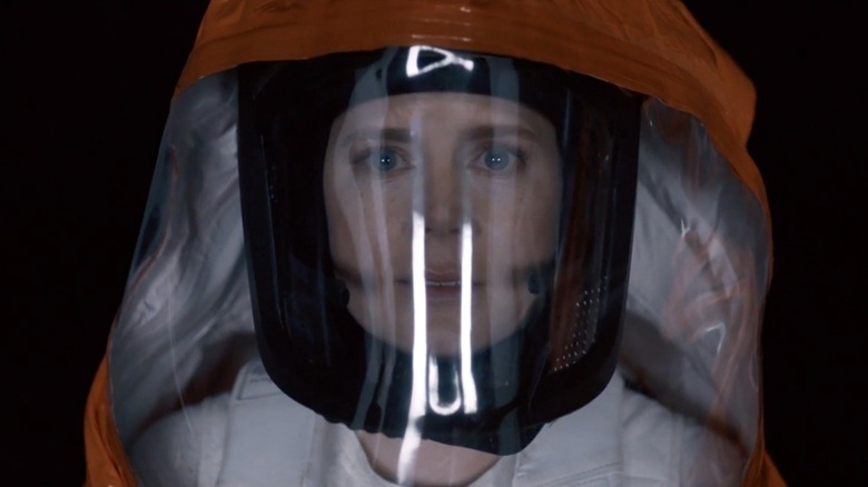 Dr. Louise Banks gazing at aliens in Arrival (2016)