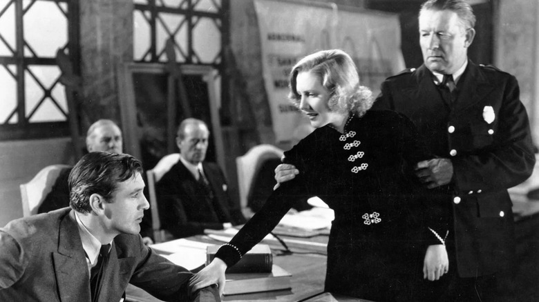 Longfellow Deeds getting touched by Babe Bennett in Mr. Deeds Goes to Town (1936)
