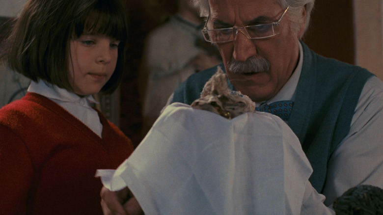 Jesús Gris inspecting the Cronos device in "Cronos"