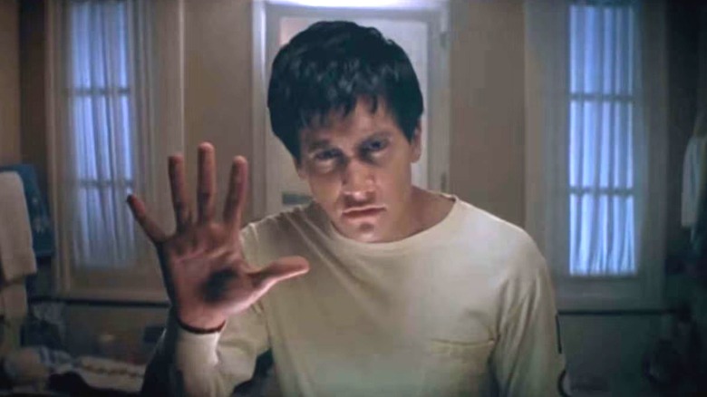 Donnie Darko tapping a bathroom mirror in Donnie Darko (1999)