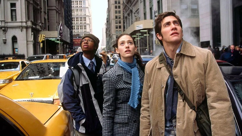 Sam Hall and friends looking up to the sky in The Day After Tomorrow (2004)