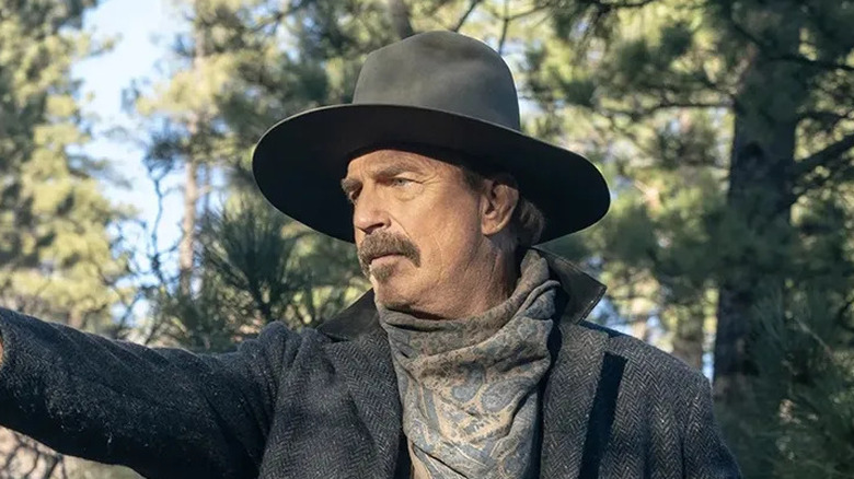 Hayes Ellison looking serious in Horizon: An American Saga - Chapter 1