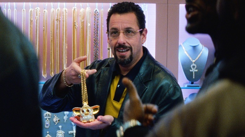 Howard Ratner holding a gold chain in Uncut Gems