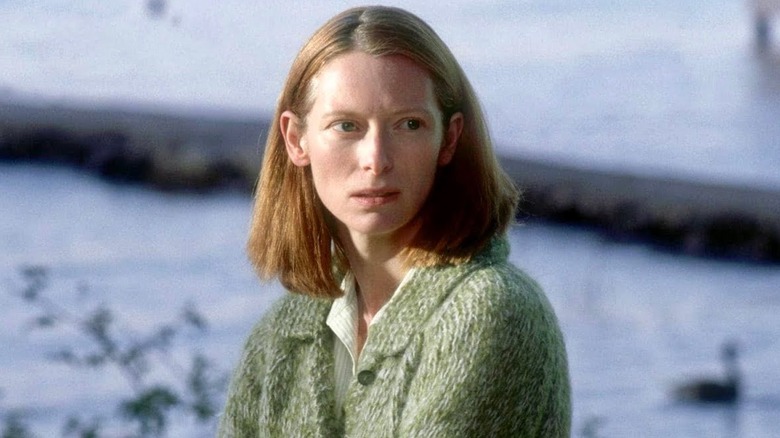 Margaret outside, looking in the distance with consternation in "The Deep End" (2001)