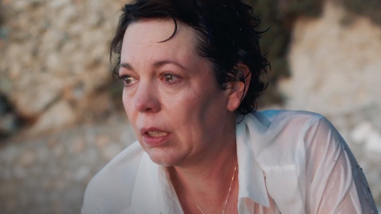 Leda crying on the beach in "The Lost Daughter" (2021)