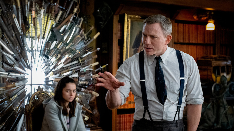 Benoit Blanc explaining the case in Knives Out (2019)