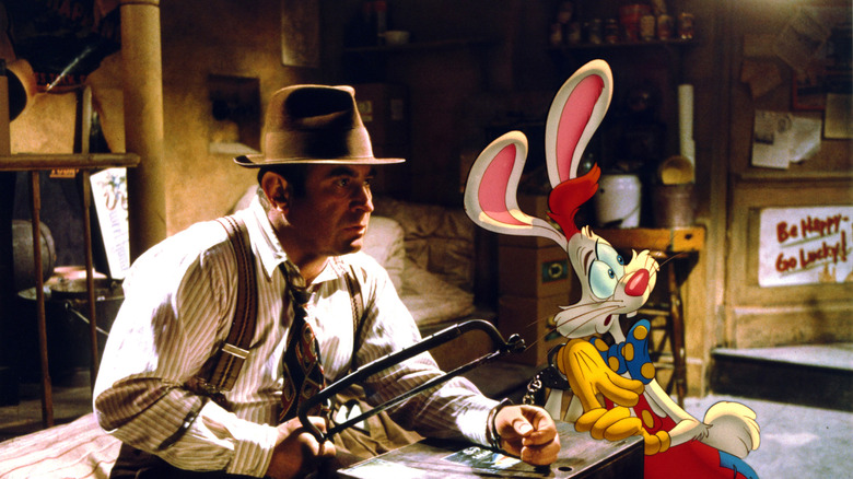 Eddie Valiant and Roger Rabbit chained together in Who Framed Roger Rabbit (1989)