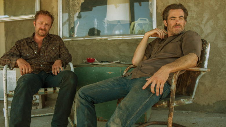 Tanner and Toby Howard hanging out on their porch in Hell or High Water (2016)