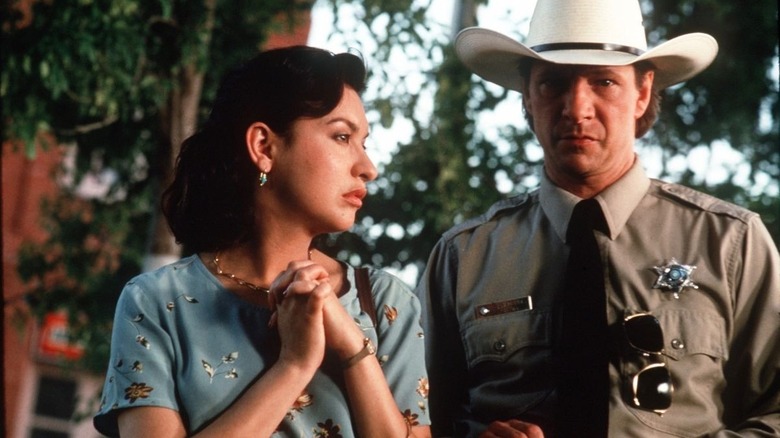 Sheriff Sam Deeds and Pilar Cruz having a chat in Lone Star (1996)