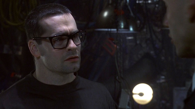 Spider staring at Johnny in Johnny Mnemonic