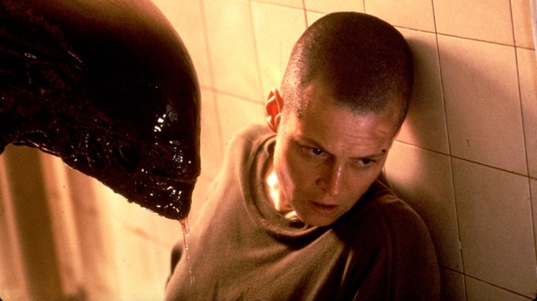 Xenomorph snarling at Ripley in Alien 3