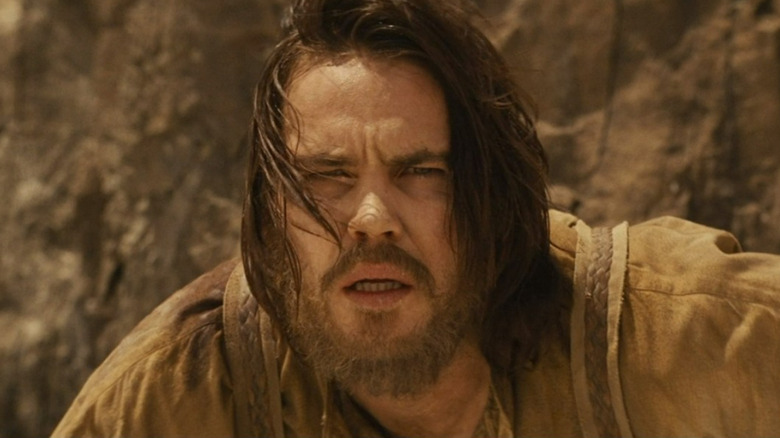 John Carter hunched over in "John Carter" (2012)