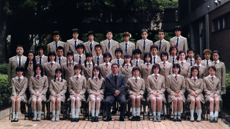 the class pose for their school photo in Battle Royale (2000)