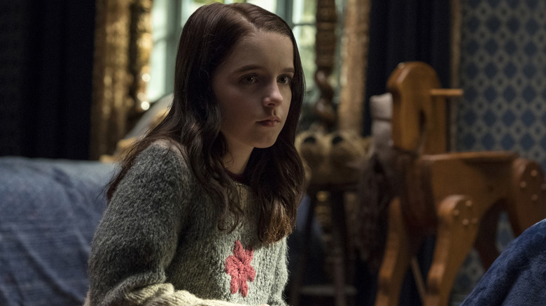 Theo looking suspicious in her room in The Haunting of Hill House