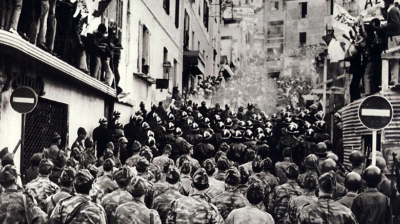 A massive street battle in The Battle of Algiers