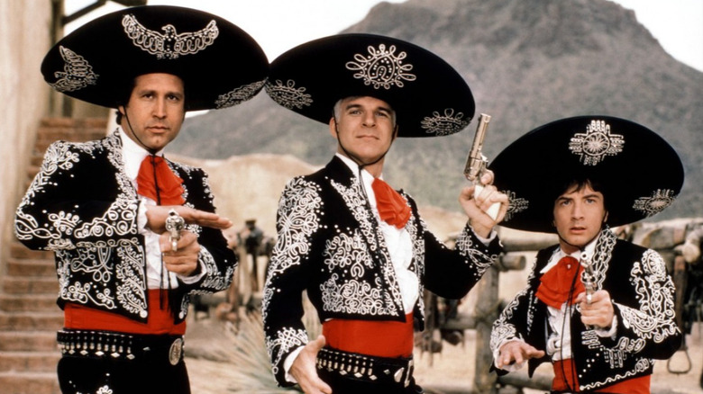Dusty Bottoms, Lucky Day and Ned Nederlander arriving in the Mexican village in Three Amigos (1986)