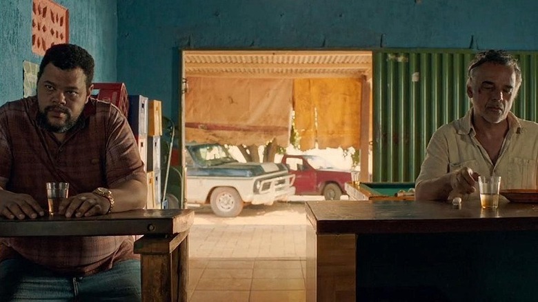 Toto and Durval take refuge in a bar in Same Old West (2024)