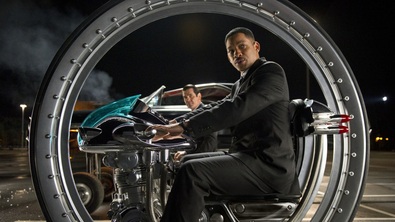 Agent J getting into an old-timey alien transportation device in Men in Black 3 (2012)