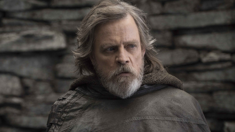 Luke Skywalker stands in front of a wall in "Star Wars: The Last Jedi" (2017)