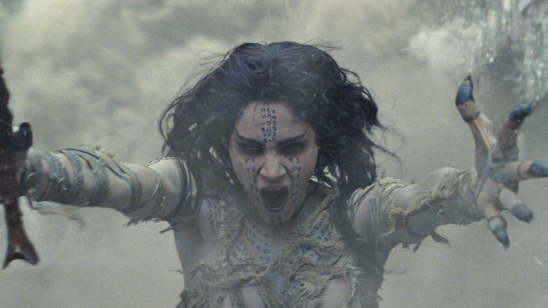 The titular villain of The Mummy unleashing her powers (2017)