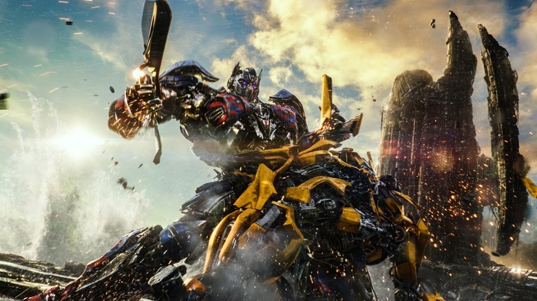 Optimus Prime and Bumblebee having an intense fight in Transformers: The Last Knight (2017)