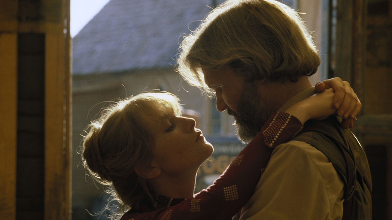 Ellen Watson and James Averill embracing in Heaven's Gate (1981)