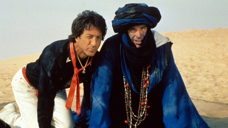 The two leads of Ishtar hopefully looking out for a helicopter (1987)