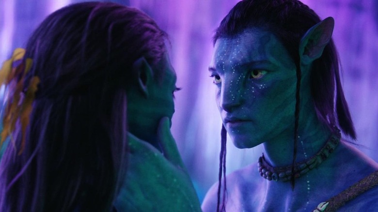 Jake Sully getting tender with Neytiri in Avatar (2009)