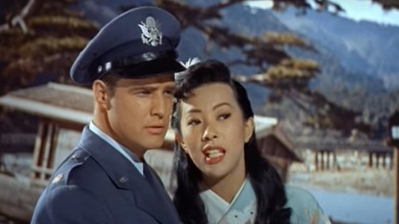 Major Lloyd "Ace" Gruver and Hana-ogi chatting in Sayonara (1957)