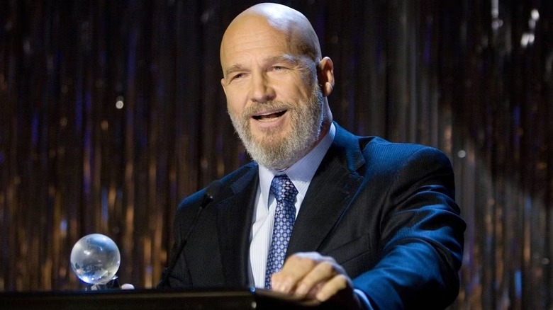 Obadiah Stane stuck on stage giving an acceptance speech in Iron Man (2008)