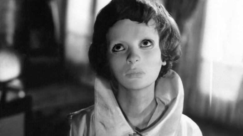 Christiane wearing her mask in Eyes Without a Face (1960)