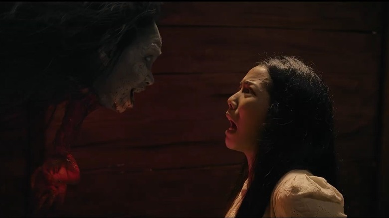 Sriatun faces a demon in Kuyang (2024)