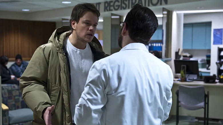 Mitch speaks to a doctor in Contagion (2011)