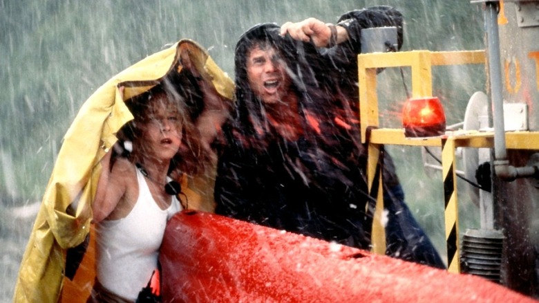 Jo and Bill brace for a tornado in Twister (1996)