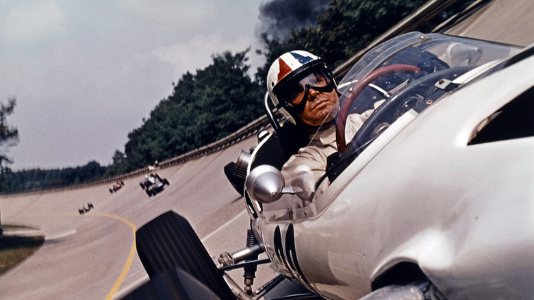 Pete Aron driving his F1 car in Grand Prix