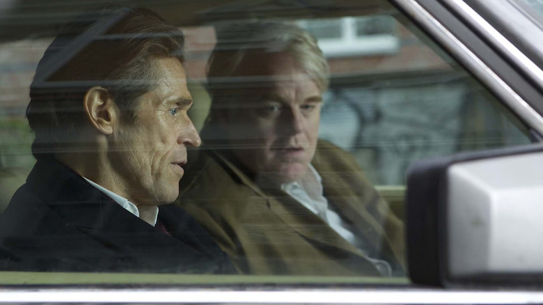 Gunther and Tommy talking in a car in A Most Wanted Man