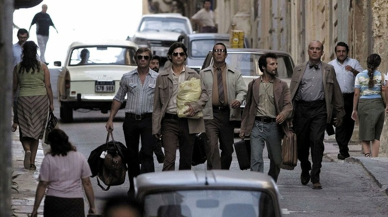 The leads of Munich walking down the street (2005)