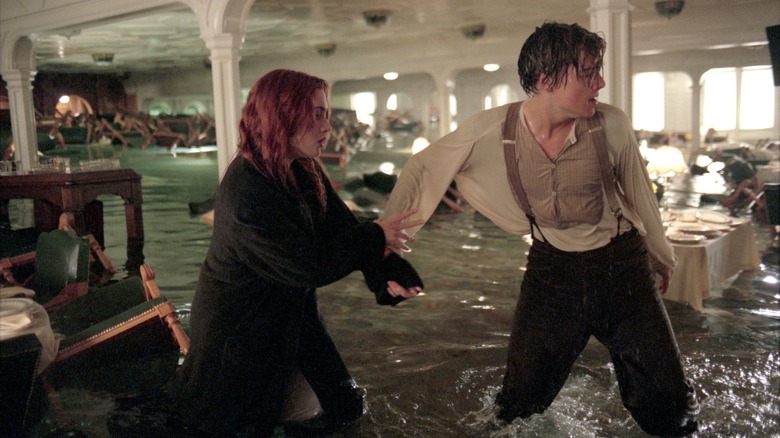 Rose and Jack trying to escape a flooding room in Titanic (1997)