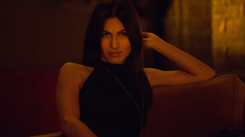 Elektra sitting on a couch in Daredevil