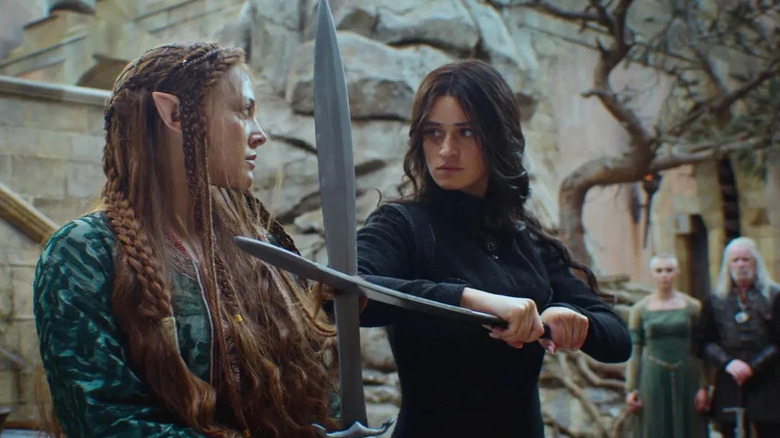 Yennefer and Francesca clash swords in the court in The Witcher