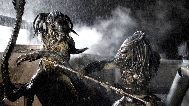 A Predalien and Predator duking it out in Alien vs. Predator: Requiem (2007)
