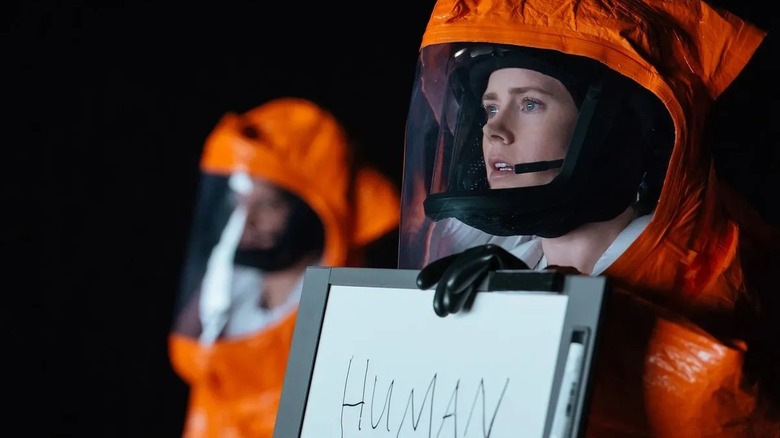 Dr. Louise Banks communicating with aliens in Arrival (2016)