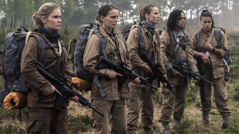 The five scientists of "Annihilation" (2018) holding rifles inside the Shimmer