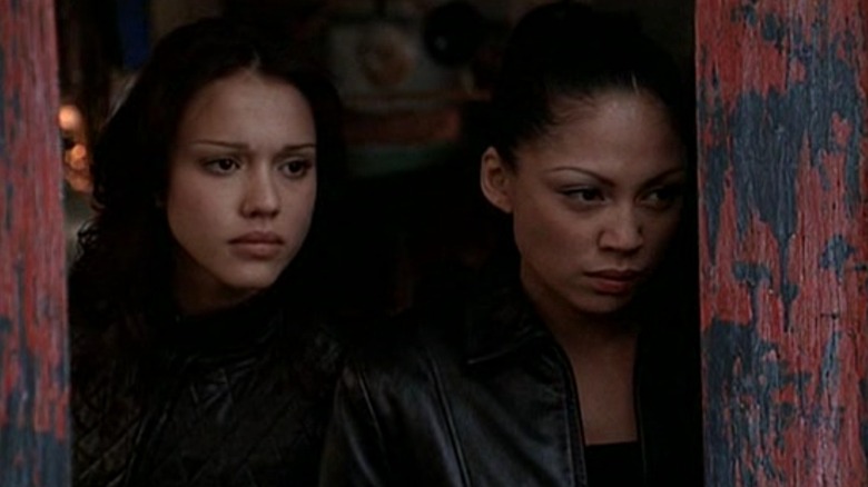 Max and Tinga looking concerned in Dark Angel (2000)