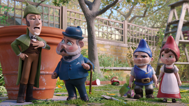 Sherlock Gnomes and Watson meeting Gnomeo and Juliet in "Sherlock Gnomes"