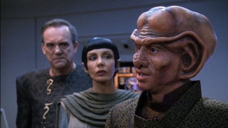 Reyga, T'Pan, and Christopher in the science lab in Star Trek: The Next Generation